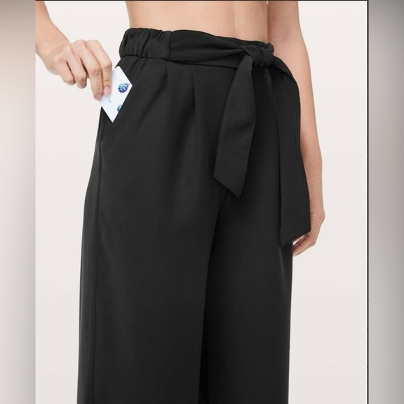 Lululemon Athletica Noir Crop size 4 - Picture 6 of 7